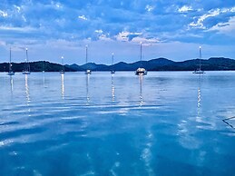 Sunshine Deluxe 80m2 Apartment With Pool, 50 m2 Garden Lounge and Outd