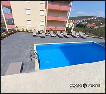 Sunshine Deluxe 80m2 Apartment With Pool, 50 m2 Garden Lounge and Outd