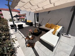 Sunshine Deluxe 80m2 Apartment With Pool, 50 m2 Garden Lounge and Outd
