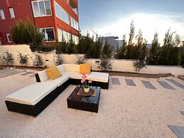 Sunshine Deluxe 80m2 Apartment With Pool, 50 m2 Garden Lounge and Outd