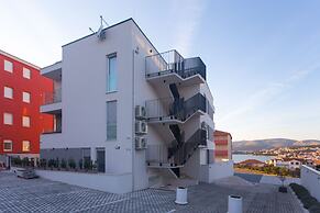 Sunshine Deluxe 80m2 Apartment With Pool, 50 m2 Garden Lounge and Outd