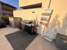 Sunshine Deluxe 80m2 Apartment With Pool, 50 m2 Garden Lounge and Outd