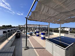 Oceanview Deluxe Penthouse Apartment With 89m2 Living Space & 90m2 Roo