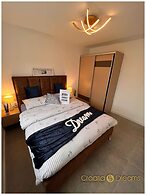 Oceanview Deluxe Penthouse Apartment With 89m2 Living Space & 90m2 Roo