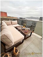 Oceanview Deluxe Penthouse Apartment With 89m2 Living Space & 90m2 Roo