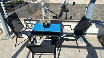 Oceanview Deluxe Penthouse Apartment With 89m2 Living Space & 90m2 Roo