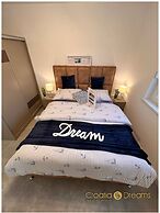 Oceanview Deluxe Penthouse Apartment With 89m2 Living Space & 90m2 Roo