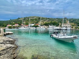 Oceanview Deluxe Penthouse Apartment With 89m2 Living Space & 90m2 Roo