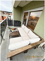 Oceanview Deluxe Penthouse Apartment With 89m2 Living Space & 90m2 Roo