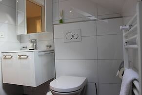 Completely Renovated Apartment Near the Train Station and the Center