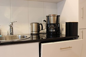 Completely Renovated Apartment Near the Train Station and the Center