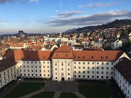 Completely Renovated Apartment Near the Train Station and the Center