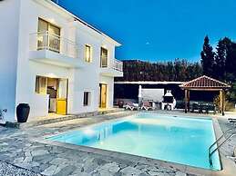 Spacious Luxury Private Sea View Villa