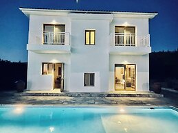 Spacious Luxury Private Sea View Villa