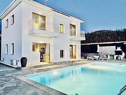 Spacious Luxury Private Sea View Villa