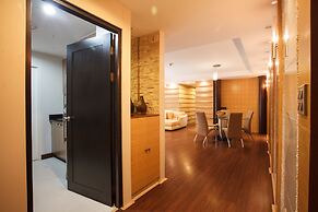 2B - 2 Bedrooms and 2 Bathrooms Located Downtown Apartment With Shared