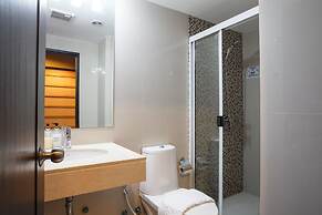 2B - 2 Bedrooms and 2 Bathrooms Located Downtown Apartment With Shared