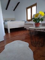 Soothing Holiday Home Green Life