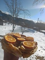 Room in Guest Room - Cozy Rural Retreat in Roşia Montana