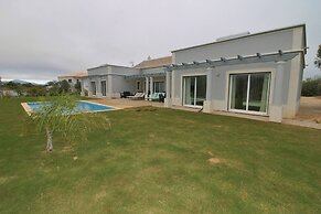 Semi-detached Villa With Pool In Rural Setting