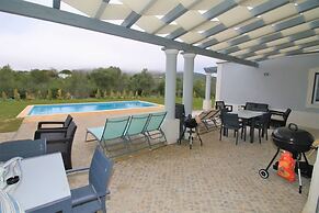 Semi-detached Villa With Pool In Rural Setting