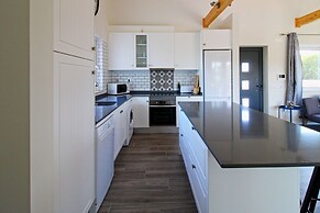 Semi-detached Villa With Pool In Rural Setting