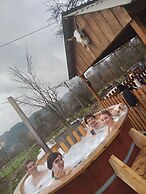 Jacuzzi Hottube Retreat for 4 or 6 People in Mountain Paradise