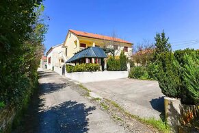 Nearby Beach, Modern Apartment Arena