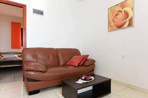 Nearby Beach, Modern Apartment Arena