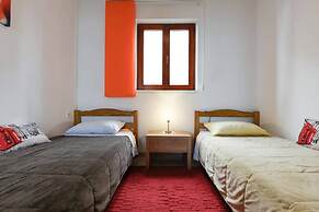 Nearby Beach, Modern Apartment Arena