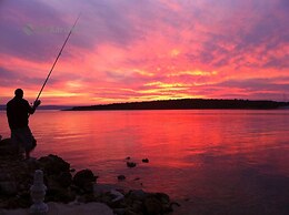 Nearby Beach, Modern Apartment Arena