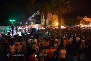 Modern Apartment Arena Near the Beach Jaz