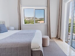 Sanders White Mountains - Bright Villa With Pool