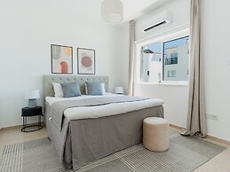 Sanders White Mountains - Inviting Villa With Pool