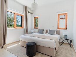 Sanders White Mountains - Ideal Villa With Pool