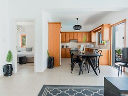 Sanders White Mountains - Ideal Villa With Pool