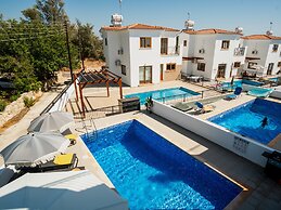 Sanders White Mountains - Lovely villa With Pool