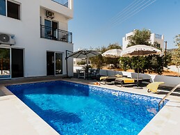 Sanders White Mountains - Lovely villa With Pool