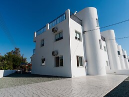 Sanders White Mountains - Lovely villa With Pool