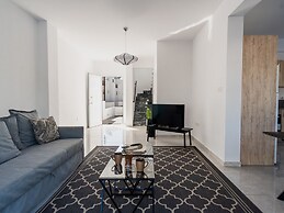 Sanders White Mountains - Lovely villa With Pool