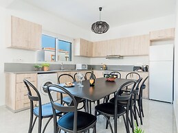 Sanders White Mountains - Charming Villa With Pool