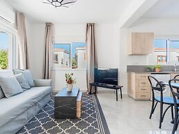 Sanders White Mountains - Charming Villa With Pool