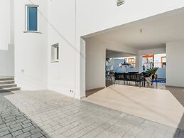 Sanders White Mountains - Charming Villa With Pool