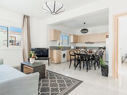 Sanders White Mountains - Charming Villa With Pool