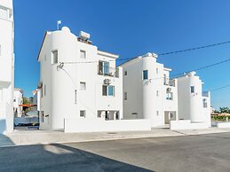 Sanders White Mountains - Charming Villa With Pool