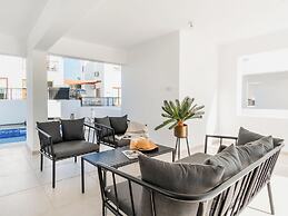 Sanders White Mountains - Charming Villa With Pool