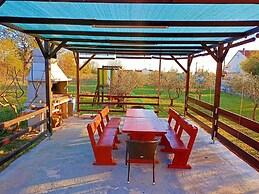 Family Holiday House Orange Spirit