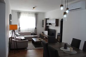 Family Holiday House Orange Spirit