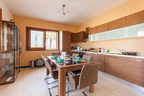 Harbour Views Gozitan Villa + Shared Pool