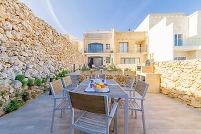 Ta'Siku Gozitan villa + Pool & hot tub